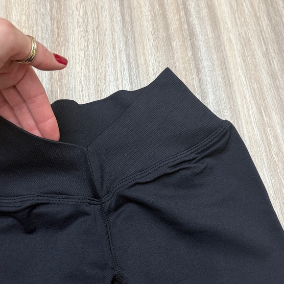 YoungLA Seamless Lift Shorts W165 Size X-Small in Black - Picture 4 of 10